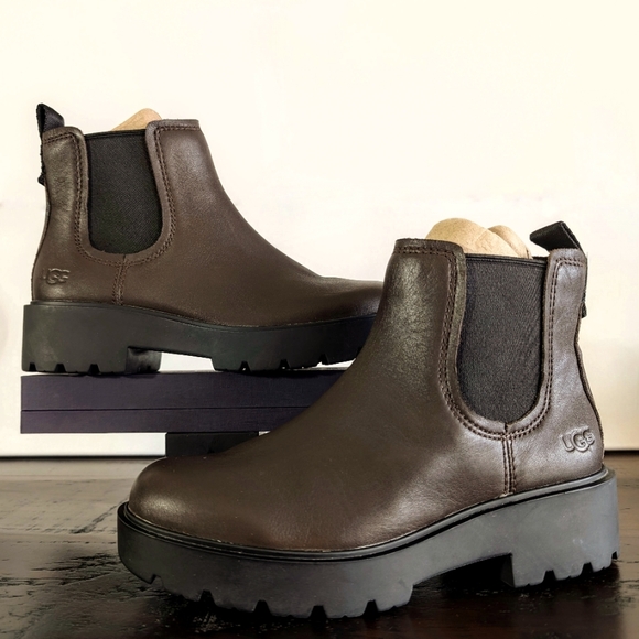 Women's UGG MARKSTRUM WATERPROOF LEATHER CHELSEA ANKLE BOOTS - Picture 1 of 10